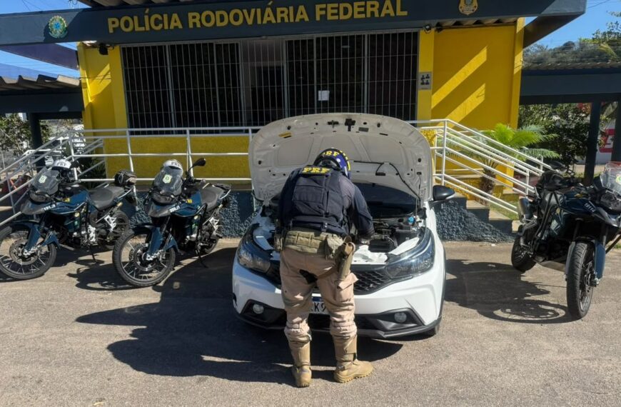 Carro roubado no RJ é identificado pela PRF durante fiscalização na BR-116 em Muriaé