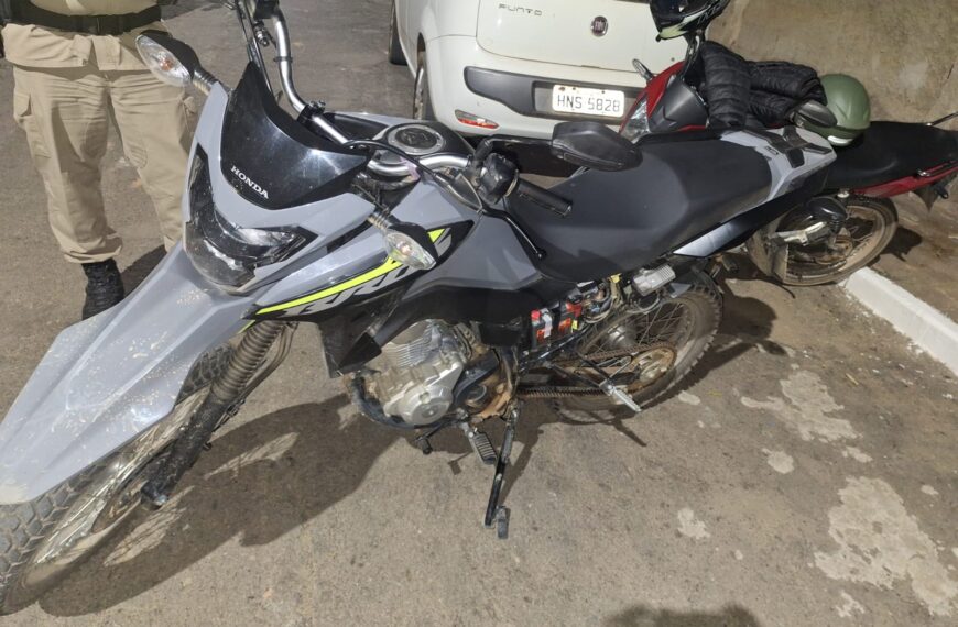 Motocicleta com sinais de clonagem é apreendida pela PM em Leopoldina