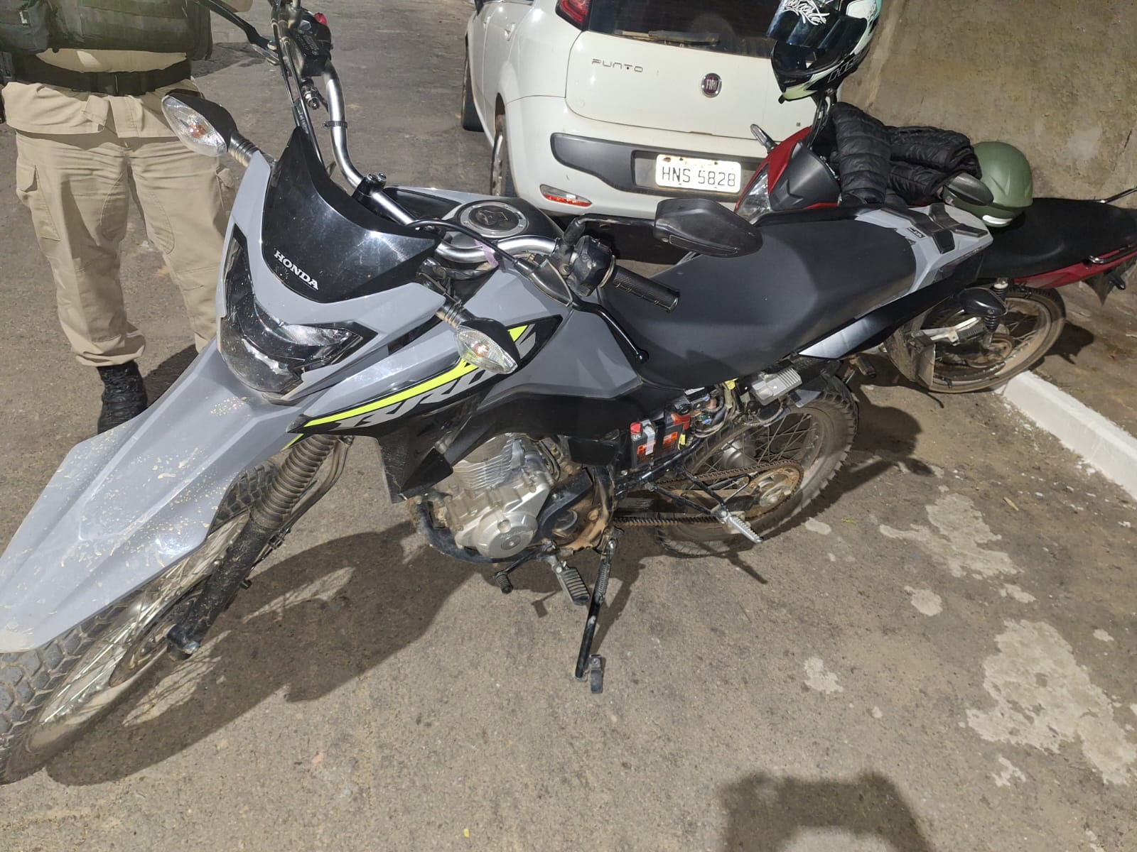 Motocicleta com sinais de clonagem é apreendida pela PM em Leopoldina