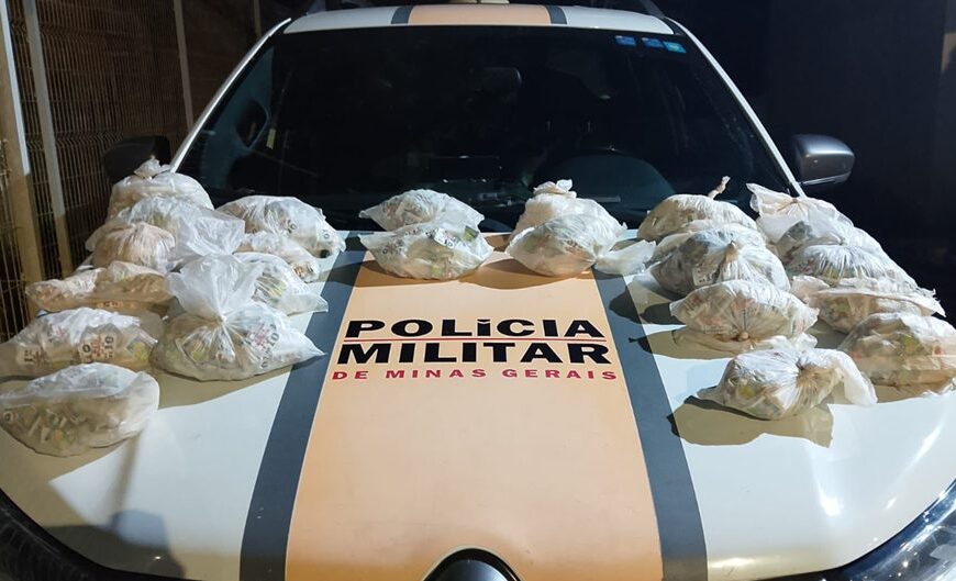 Operação antidrogas prende duas pessoas e apreende cerca de 2.500 pinos de cocaína em Volta Grande