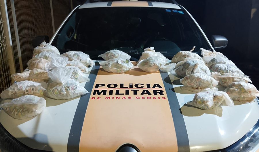 Operação antidrogas prende duas pessoas e apreende cerca de 2.500 pinos de cocaína em Volta Grande