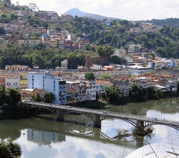 Mulher é encontrada morta em Além Paraíba e companheiro é preso suspeito de feminicídio