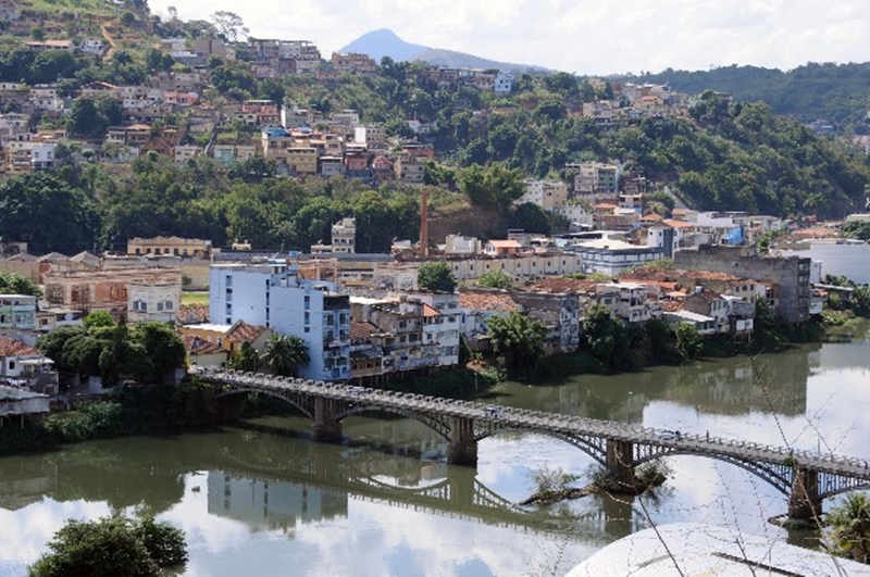 Mulher é encontrada morta em Além Paraíba e companheiro é preso suspeito de feminicídio