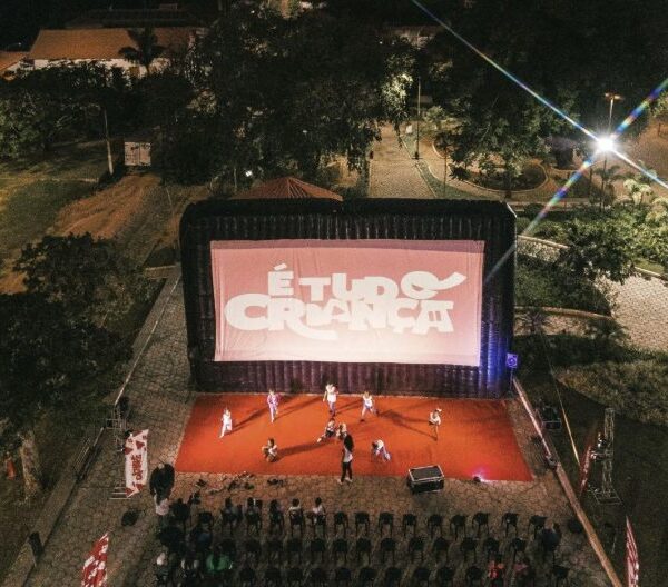 Cinema ao ar livre leva filmes brasileiros gratuitos para crianças de Leopoldina e região