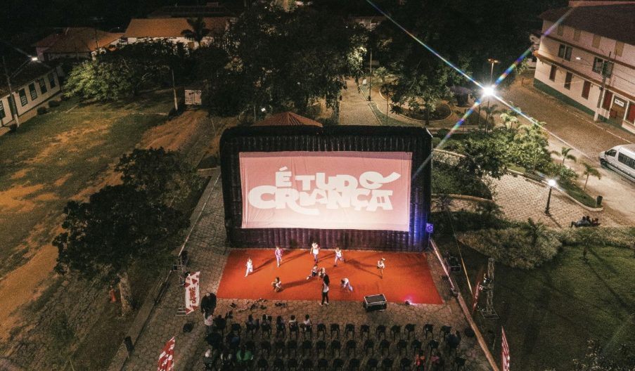 Cinema ao ar livre leva filmes brasileiros gratuitos para crianças de Leopoldina e região
