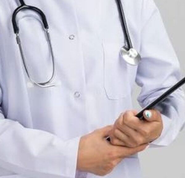 Prefeitura de Leopoldina abre processos seletivos para contratação de médicos