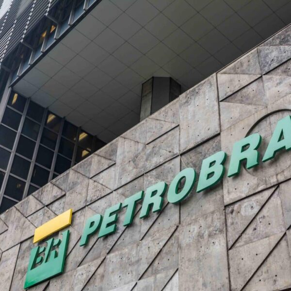 Petrobras deve abrir novo concurso em 2026 e movimenta mercado de concurseiros