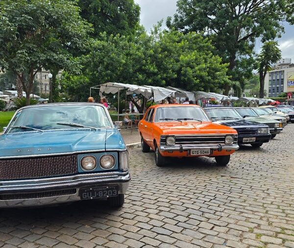 Clássicos sobre rodas ganham espaço na Praça Félix Martins neste domingo em Leopoldina