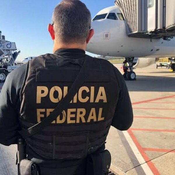 Suspeita de golpe de R$ 1 milhão contra cafeicultores da região é extraditada de Portugal e presa em Confins