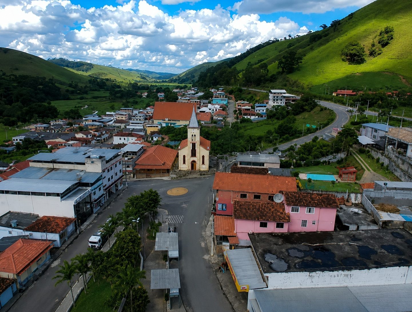 Justiça impede pagamento de R$ 1,8 milhão para shows em Santa Bárbara do Tugúrio