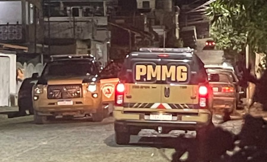 Operação da PM prende quatro pessoas e apreende 75 pinos de cocaína em Leopoldina
