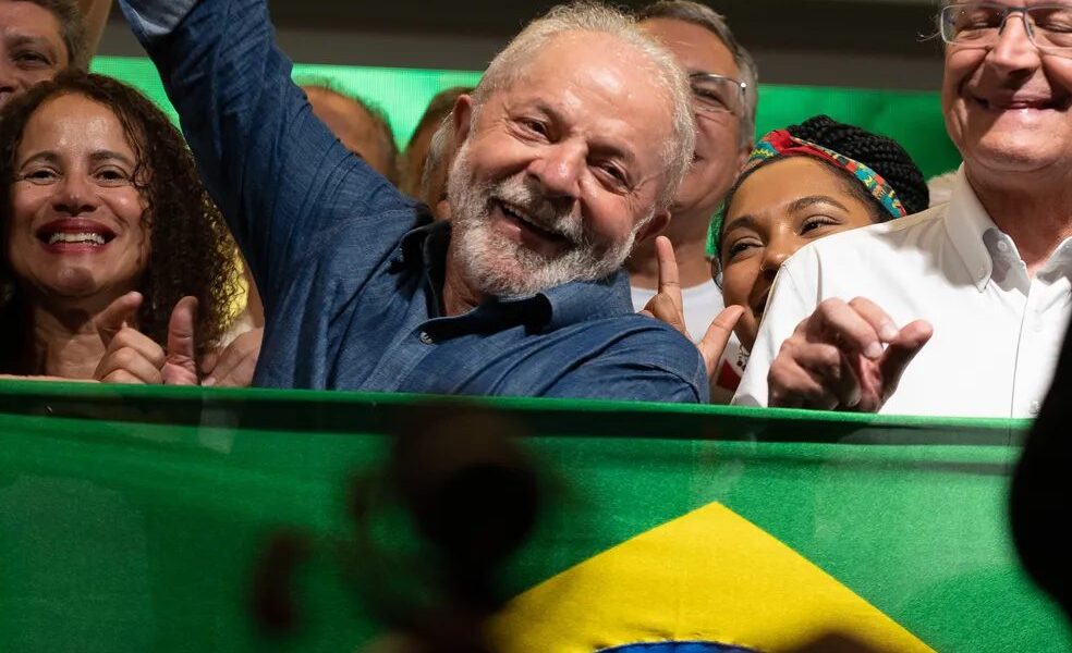 Virada histórica: Lula supera Flávio Bolsonaro e é reeleito presidente do Brasil