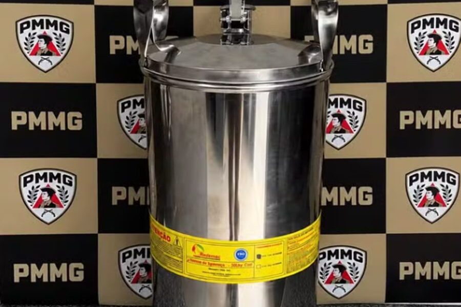 Homem é preso após furtar 20 litros de gasolina de veículo e vender o combustível em Muriaé