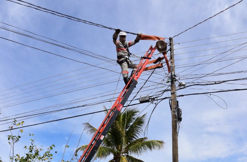 Energisa abre 24 vagas para eletricistas, técnicos, analistas e profissionais administrativos