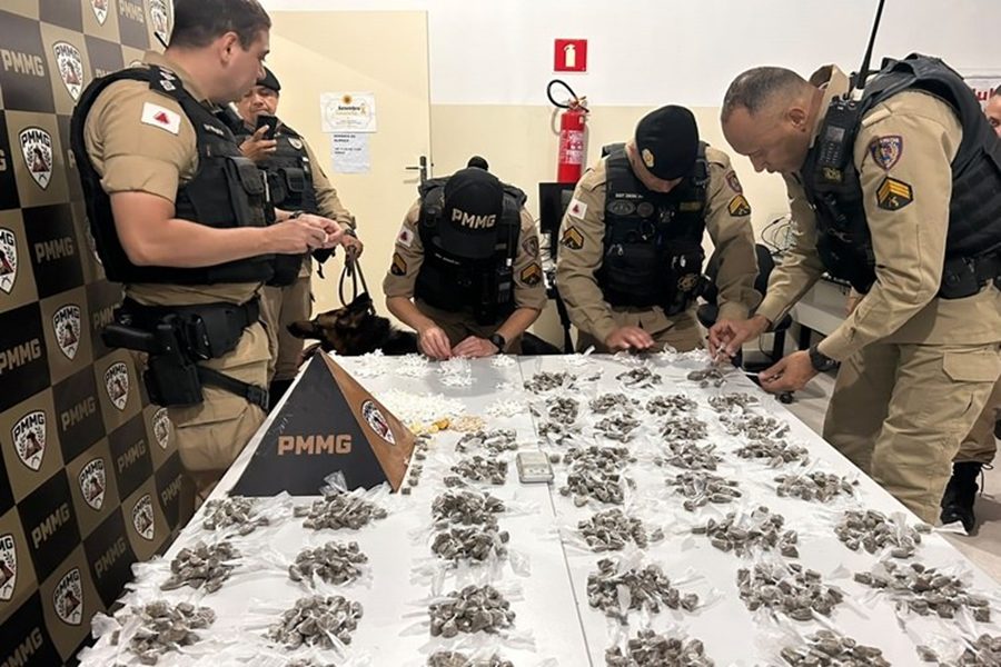 PM apreende quase 2 mil porções de drogas e prende dois suspeitos em  Muriaé