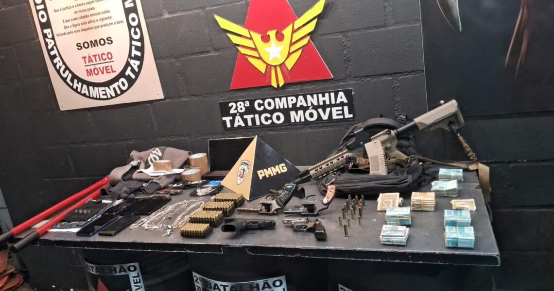 Após prefeito de Itamarati de Minas ser levado por assaltantes, PM prende quatro pessoas e apreende armas e munições em JF