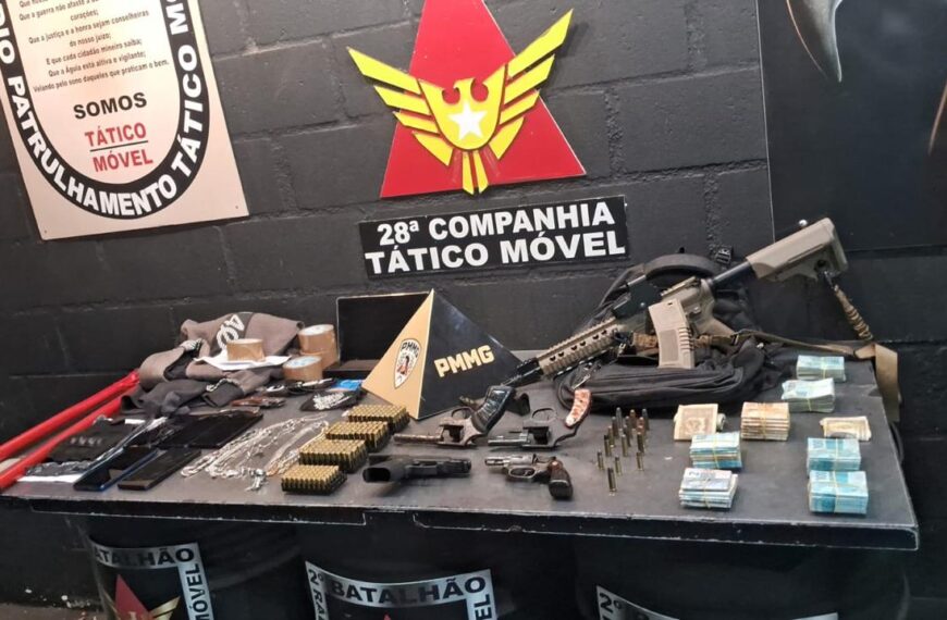 Após prefeito de Itamarati de Minas ser levado por assaltantes, PM prende quatro pessoas e apreende armas e munições em JF
