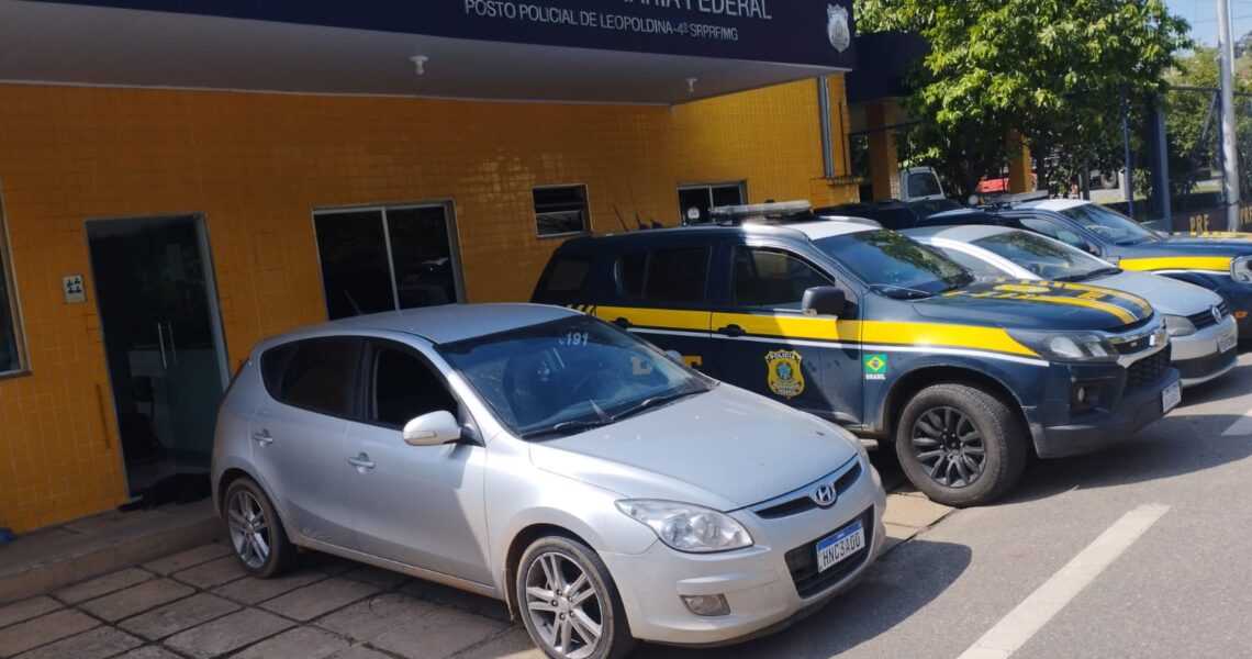 PRF recupera em Leopoldina carro roubado há dois dias em Belo Horizonte