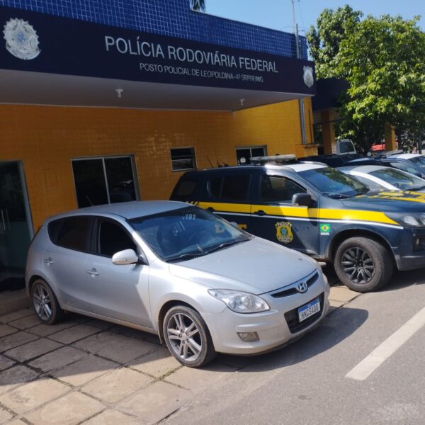 PRF recupera em Leopoldina carro roubado há dois dias em Belo Horizonte