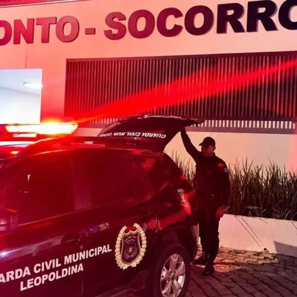 Gritos de socorro levam GCM a apartamento e homem é preso por violência doméstica em Leopoldina