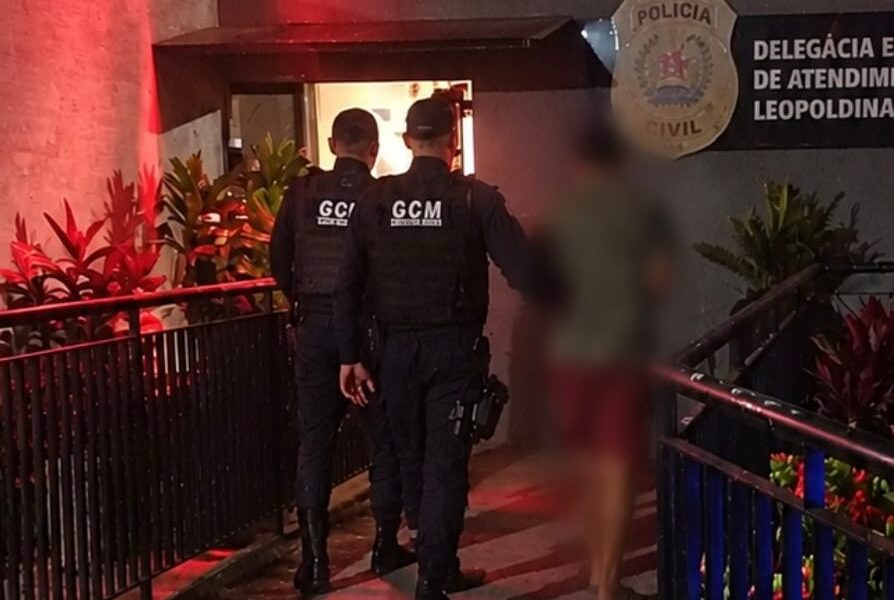 GCM prende homem que ameaçava pessoas com faca e pedras em Leopoldina