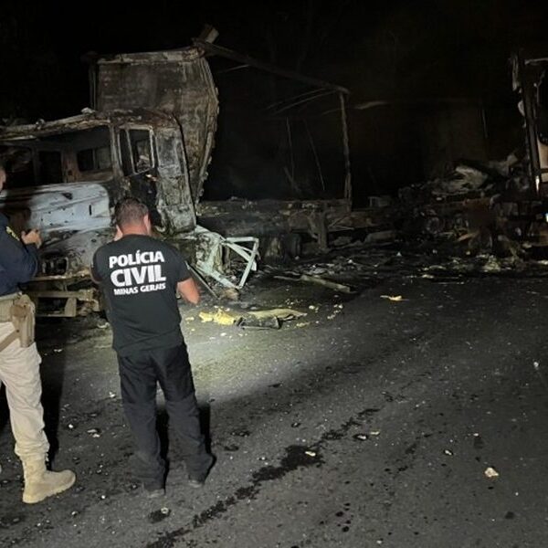 Colisão seguida de incêndio mata caminhoneiro e deixa dois feridos na BR-116 em Muriaé