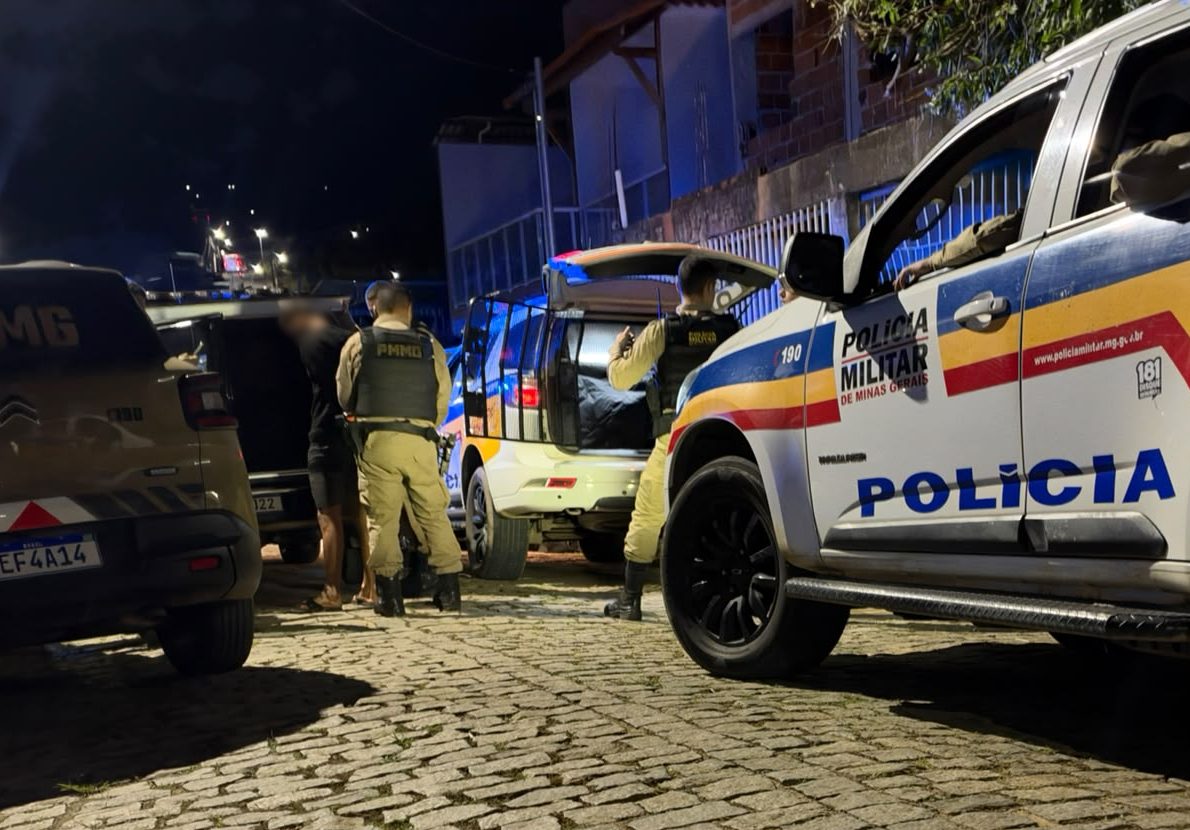 Motorista foge da PM, atropela motociclista e acaba preso com mais de 7.500 pinos de cocaína em Leopoldina