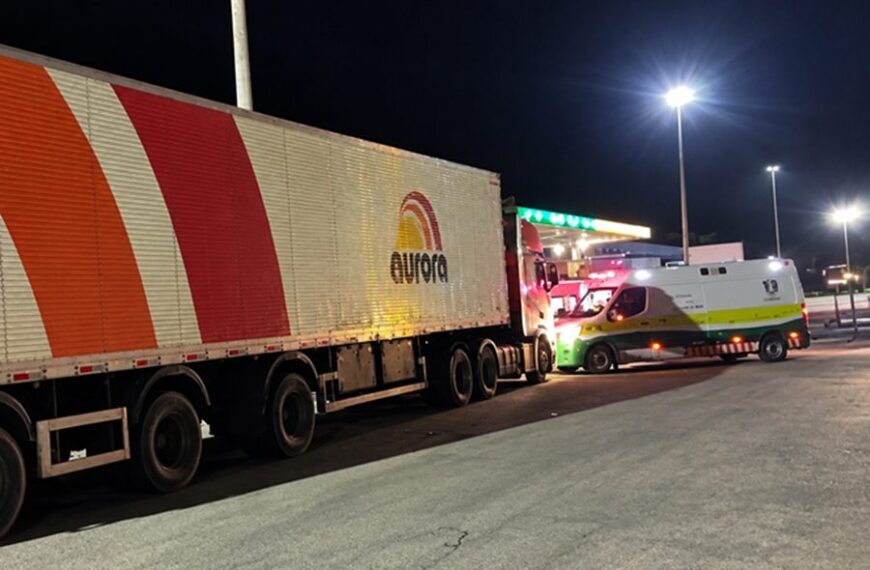 Caminhoneiro que seguia do Rio para a Bahia morre após passar mal dentro de carreta em Além Paraíba