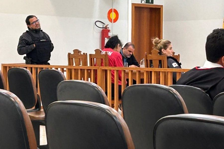 Mulher é condenada a mais de 18 anos de prisão por matar idoso a facadas em Muriaé